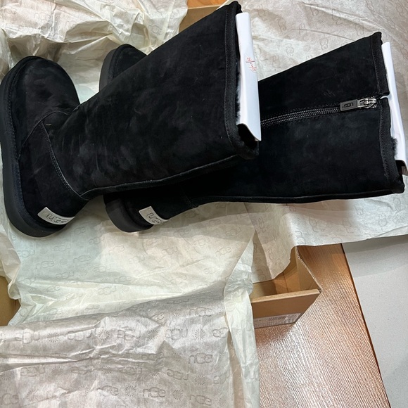 New in Box - UGG W Alber boot (US 7) - Picture 6 of 13